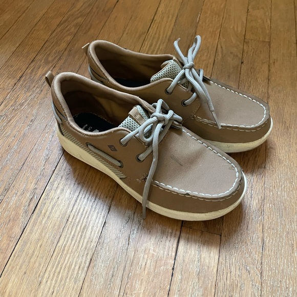 Boys size 1.5 Sperry shoes - Picture 1 of 5